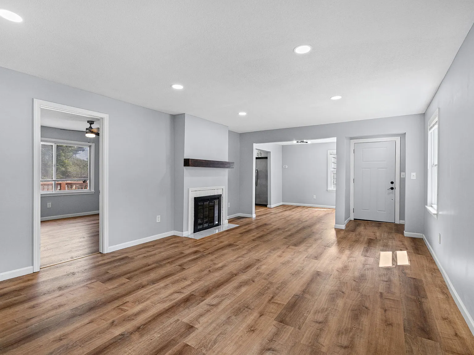 4 bed, 2105 sqft, $2,495 — Photo 4