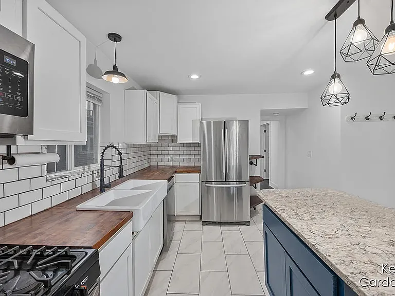 443 Barth Ave SE — Photo 9