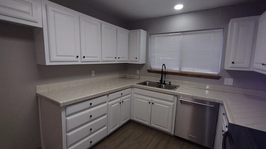 3 bed, 1427 sqft, $1,690 — Photo 3