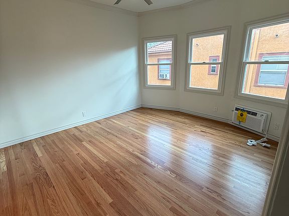 5th image of 1035 Meadowbrook Ave