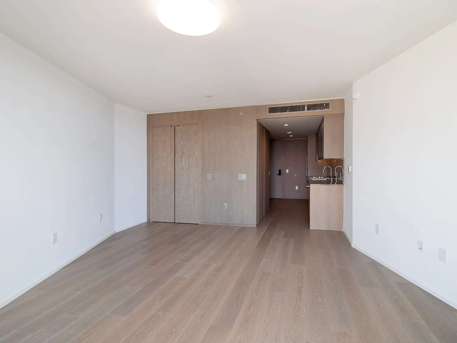 Studio, 435 sqft, $3,150 — Photo 4