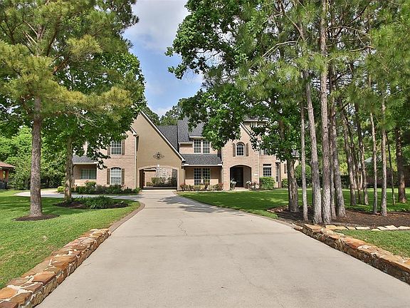 Stone lined driveway to the porte cochere and flanked by double side porches.