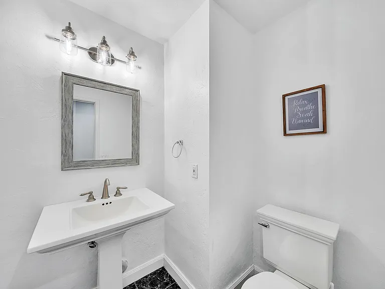 303 NW 105th Ter — Photo 50