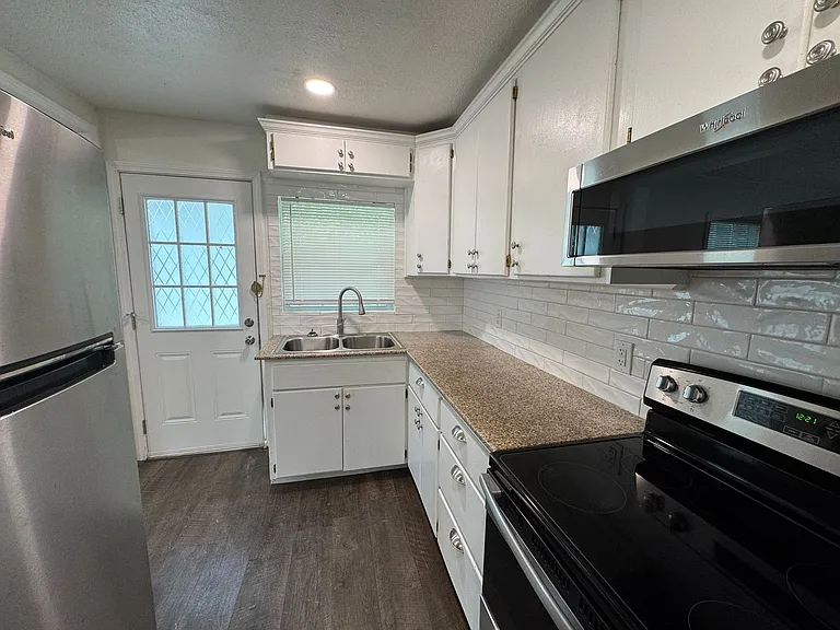 1410 E Barton Ave — Photo 6