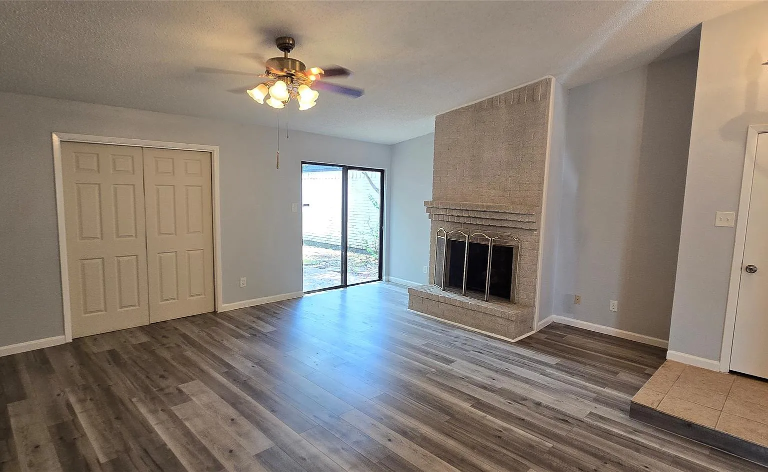 4 bed, 2.0 bath, 1982 sqft, $2,100 — Photo 3