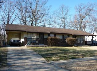 709 Red Oak Ln, O'Fallon, MO 63366