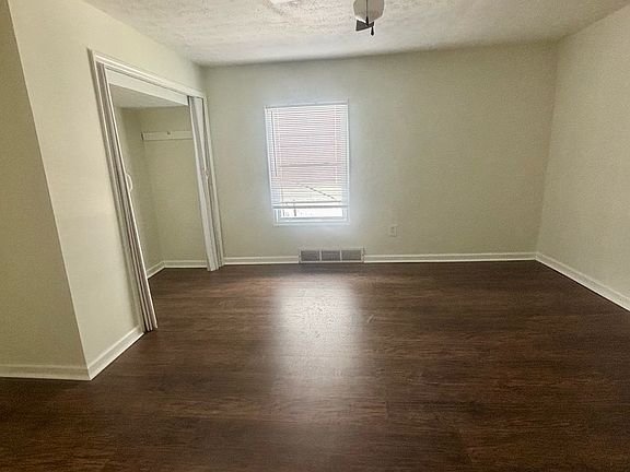 4th image of 3633 Kahlert Ave