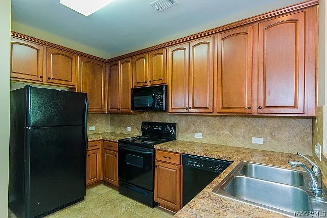 9500 Helmsley Cir — Photo 11