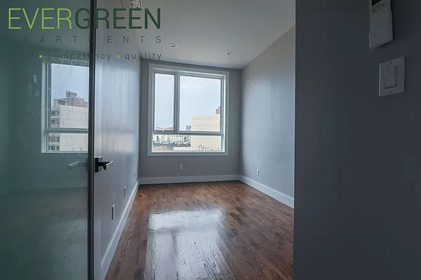 Rented by Evergreen Apartments BK | media 3