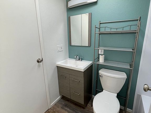 4th image of 1006 NE Lindsay St