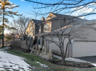 816 Golf Ln, Lake Barrington, IL 60010