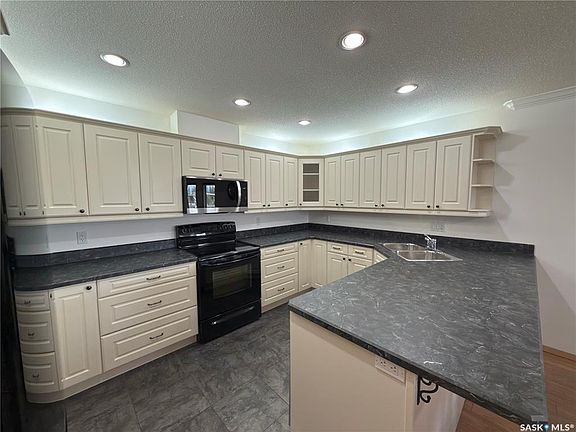 5th image of UNIT 404-395 River STREET E