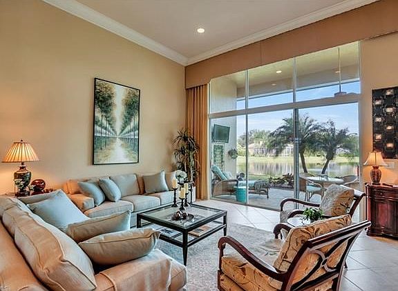 Living Room with 14' ceilings and double Crown Molding