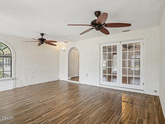3rd image of 520 Hamlet Dr