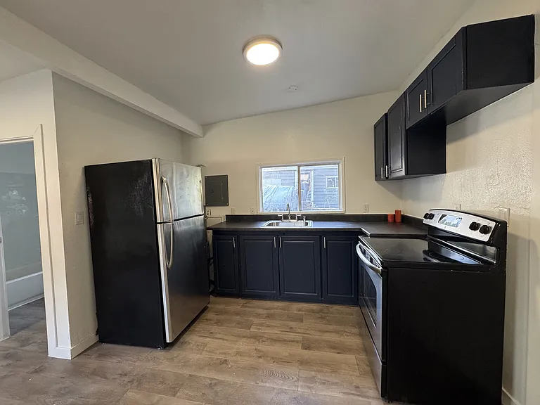820 S Donovan St #B — Photo 2