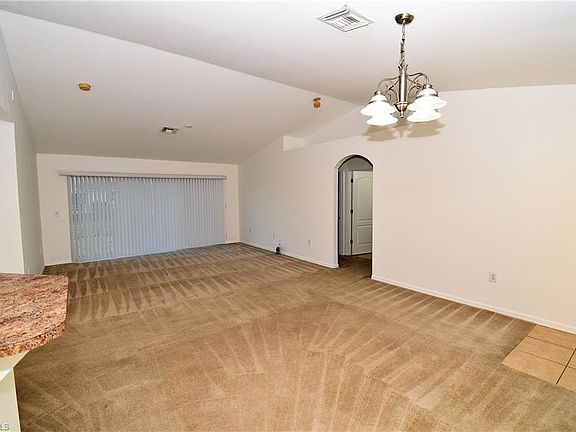 5th image of 325 NE 13th St