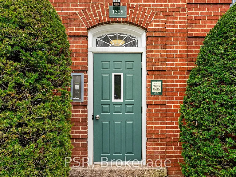 1325 Bayview Ave #L21 — Photo 2