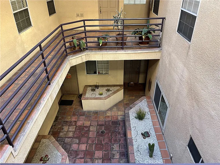 10630 Moorpark St #104 — Photo 50