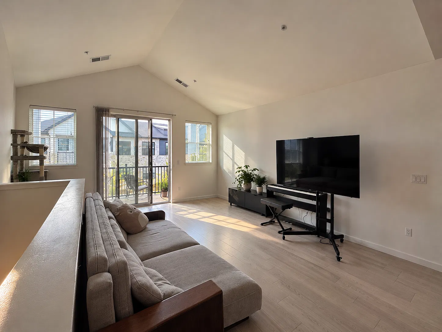 3 bed, $3,290 — Photo 3