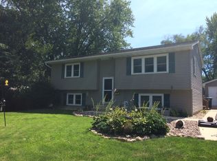 121 Bruce Ln, Waterloo, IA 50701