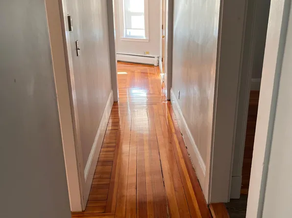 8 Ropes St APT 2, Salem, MA 01970