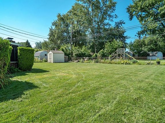 4th image of 143 Empire Dr