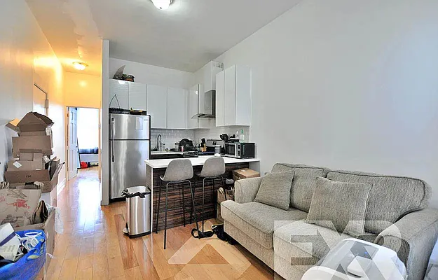 Rented by EXR | media 9