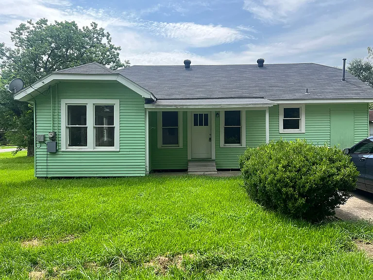 285 Adams St — Photo 2