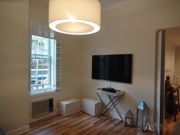 3rd image of 172 E 61st St APT 3B
