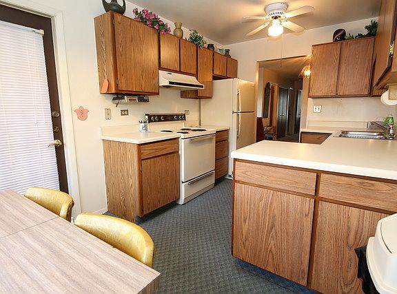 5th image of 194 Grove Ave Unit B