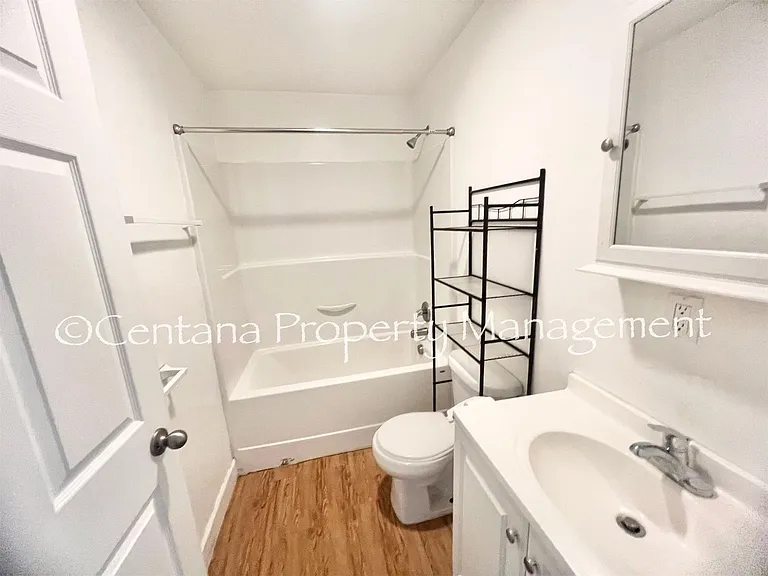 2205 Locust St — Photo 10