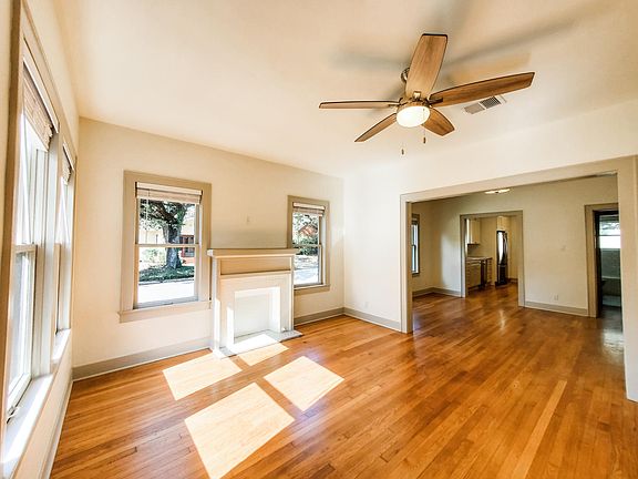 Welcome into this lovely light filled bungalow!