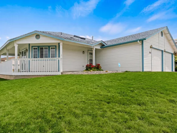 801 S 4th Street Loop, Selah, WA 98942