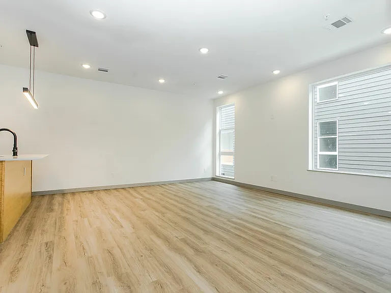 4001 Roseland Ave — Photo 103
