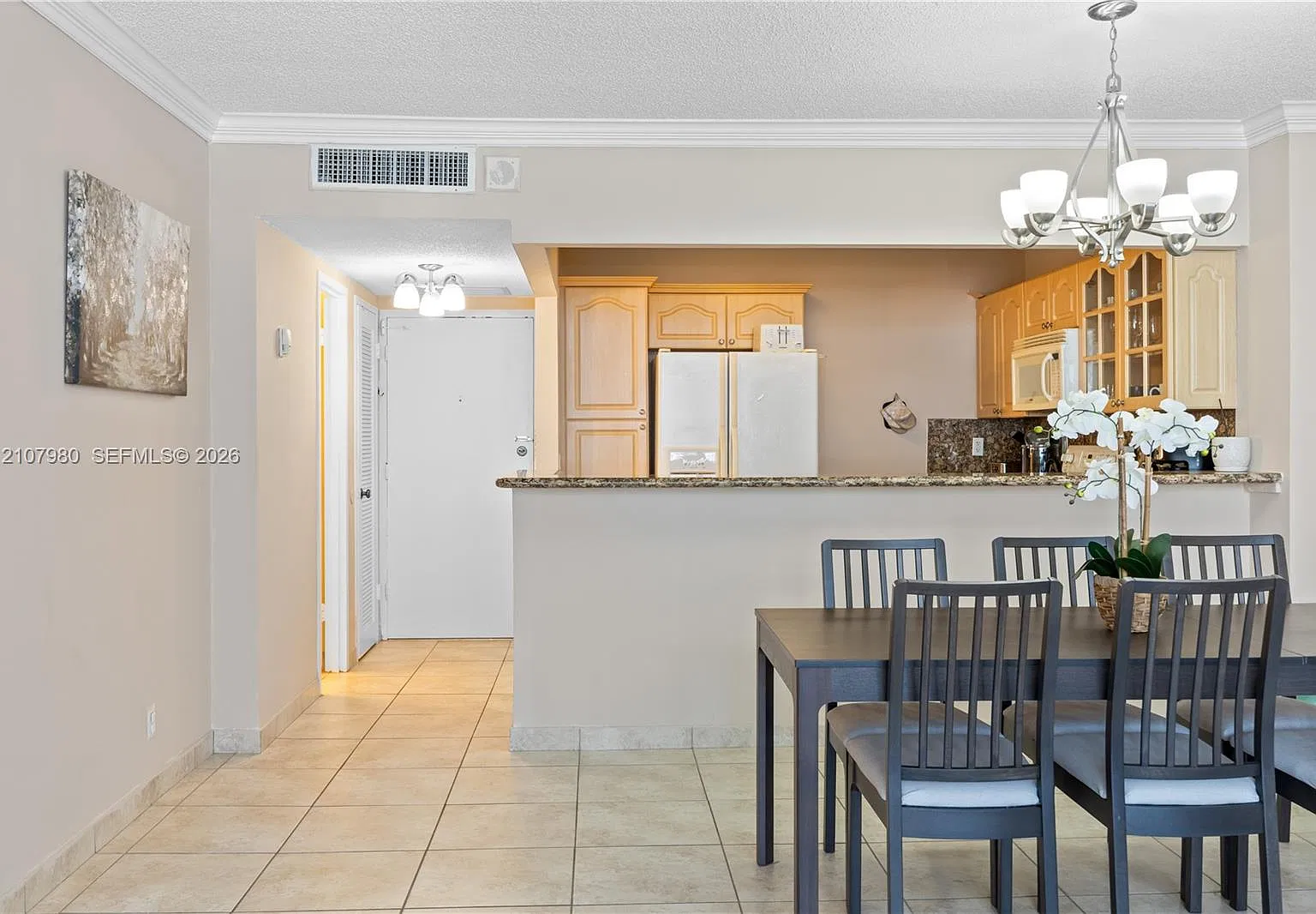 Sea Air Towers Condo — Photo 3
