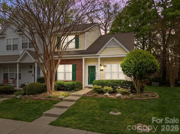 8230 Rudolph Rd, Charlotte, NC 28216