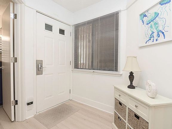 4th image of 180 Rothbury Circle #206