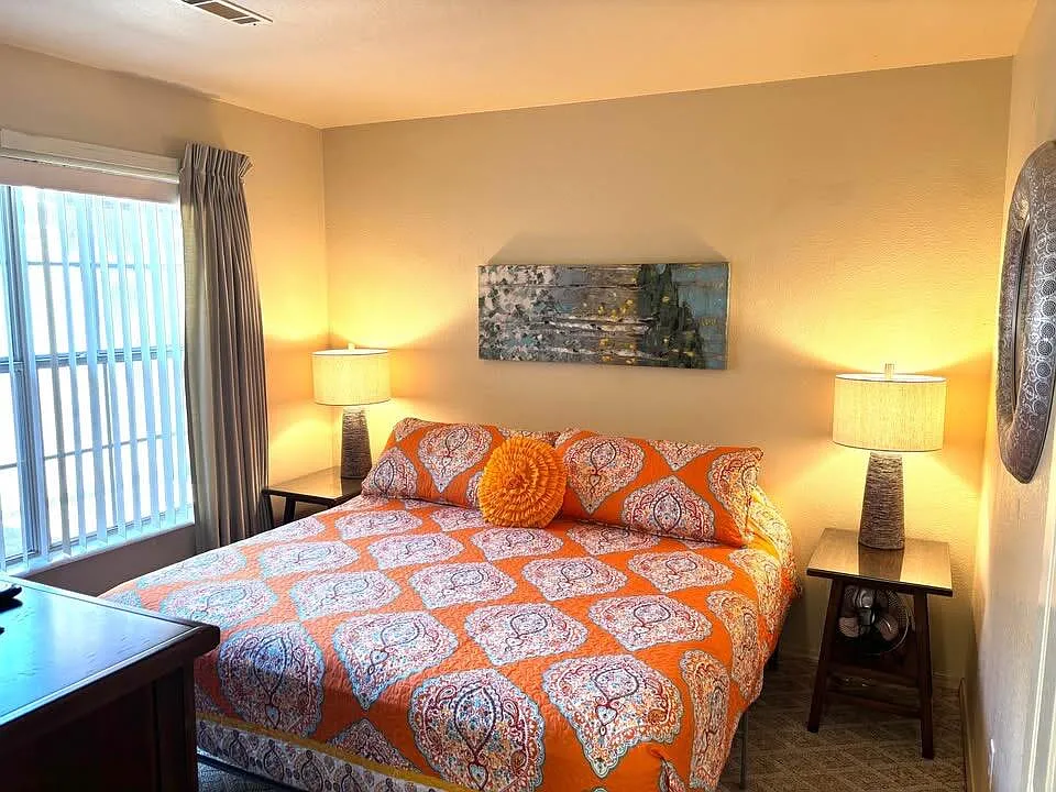 1 bed, 1.0 bath, 696 sqft, $1,175 — Photo 2