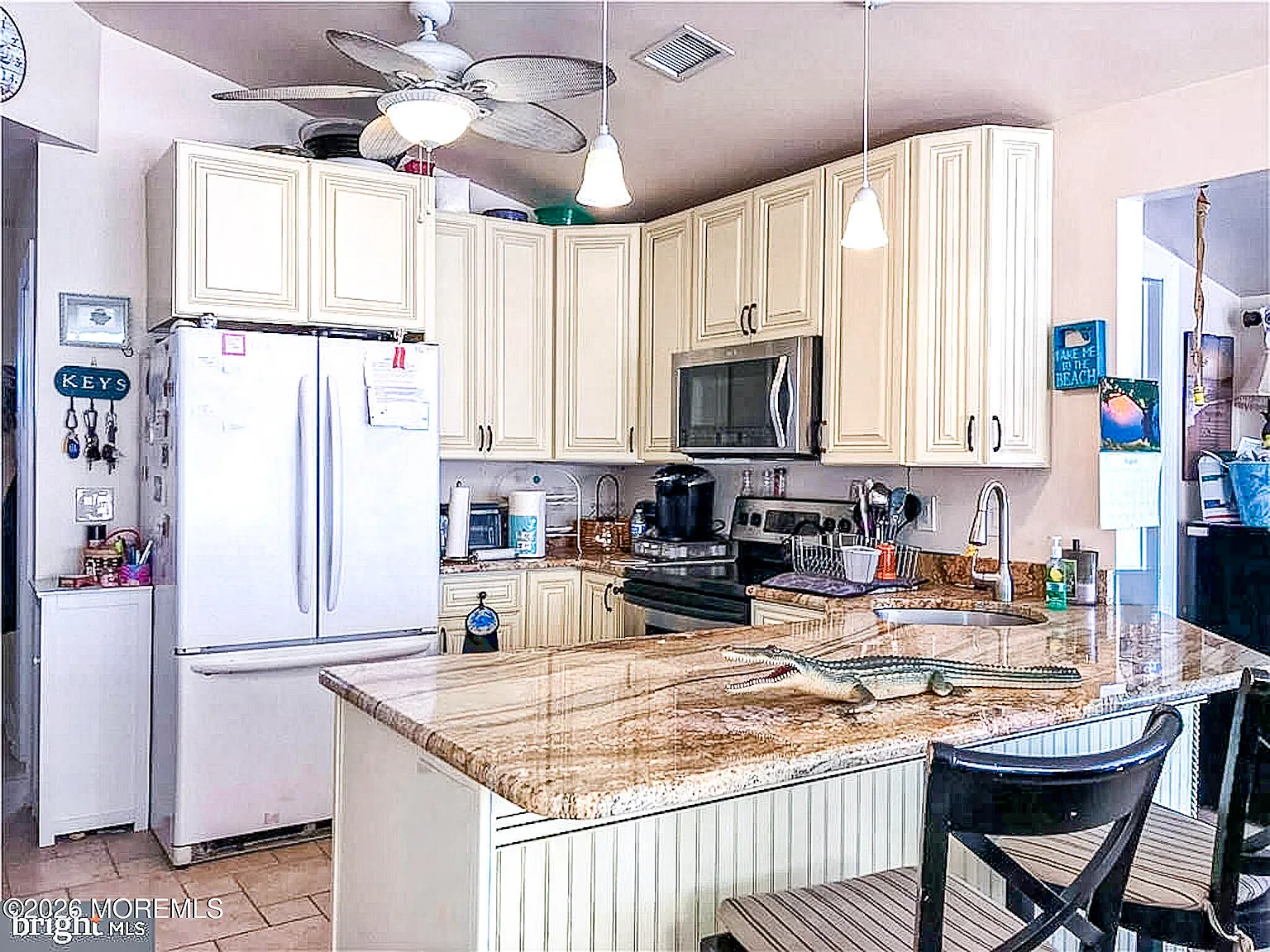 3 bed, 813 sqft, $3,000 — Photo 2