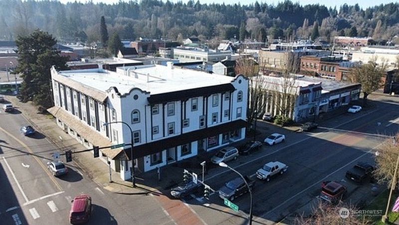 3rd image of 101 S 1st Street