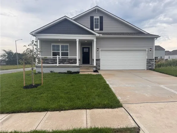 19605 W 200th St, Spring Hill, KS 66083