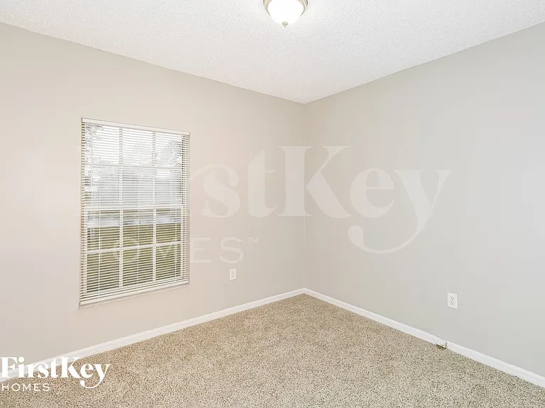 1164 Schumann Dr — Photo 9