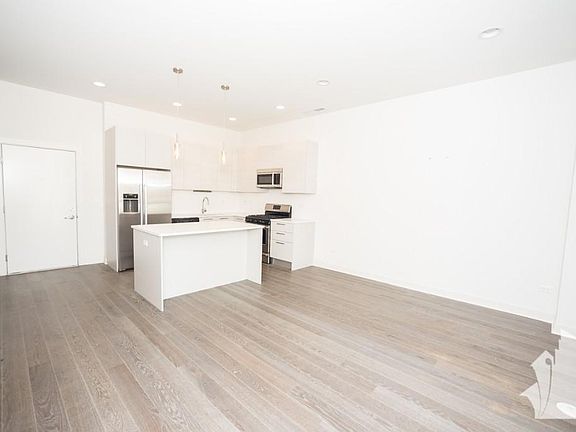 5th image of 859 N Franklin St #501