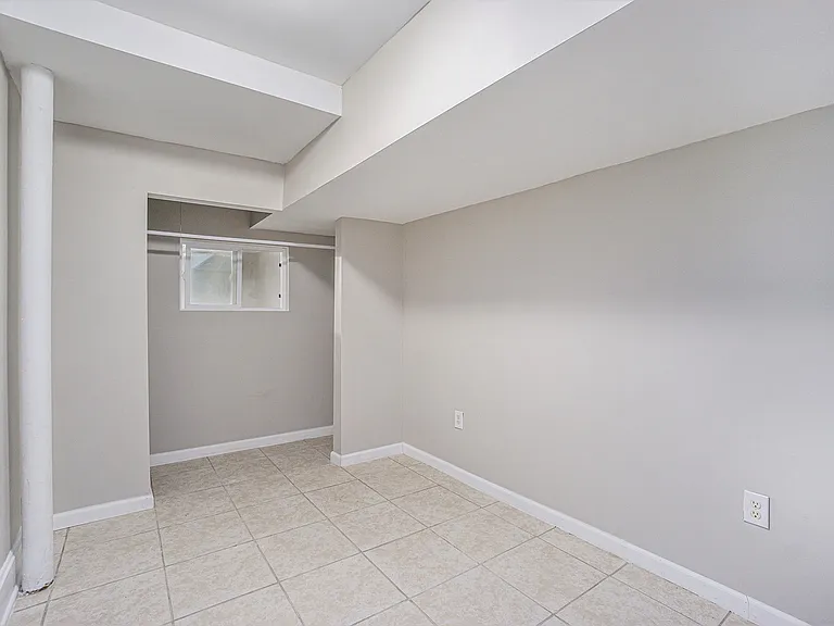 258 Capital Ave NE — Photo 8
