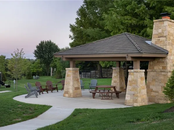 14028 Ballentine St, Overland Park, KS 66221