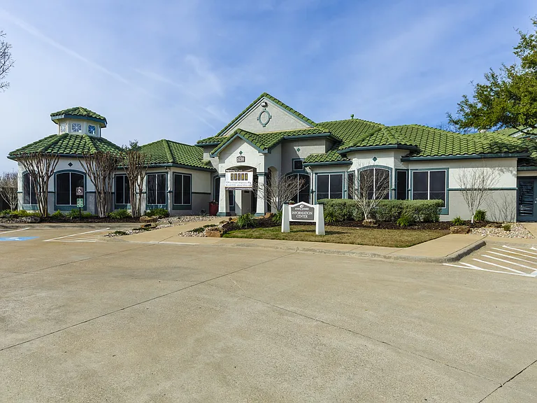Siena Apartments — Photo 29