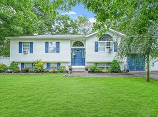 58 Franklin Ave, Mastic, NY 11950