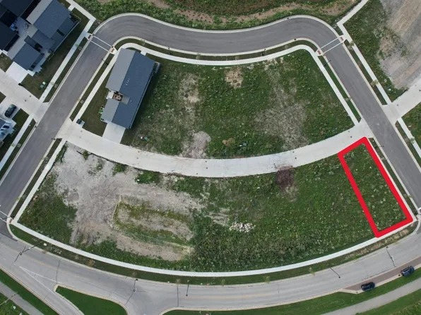 9449 East LAKE VISTA PARKWAY #4001, Oak Creek, WI 53154