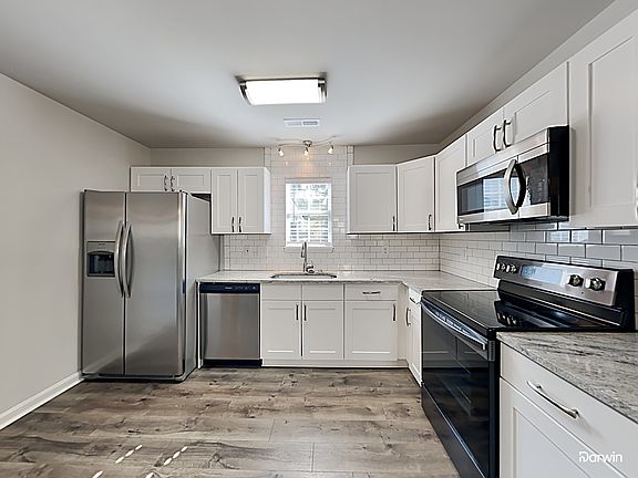 4th image of 448 Courtland Dr