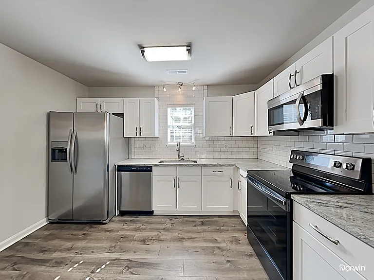 448 Courtland Dr — Photo 4